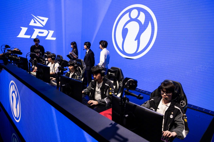 iG长文总结S15:不是每一次登攀都能抵达顶峰,2025我们不说再见!